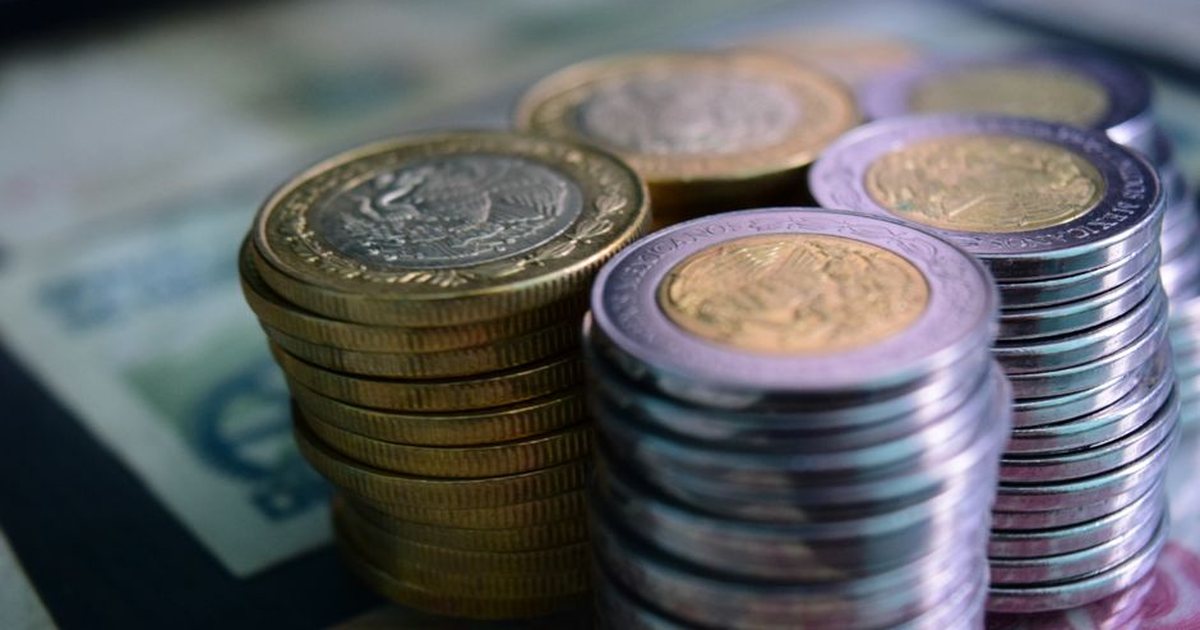Pila de monedas apiladas de distintos tamaños
